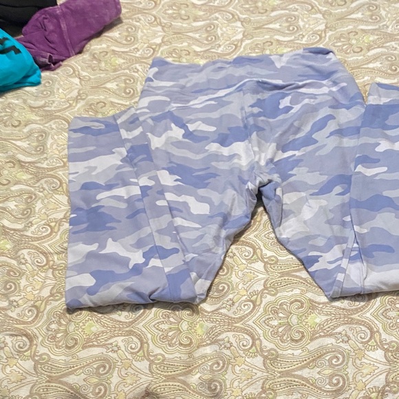 PINK Victoria's Secret Blue Camouflage Leggings - Picture 3 of 3